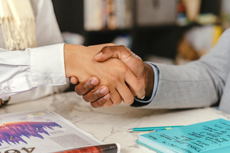 Partenariats stratégiques en Afrique : guide synthétique pour les entrepreneurs